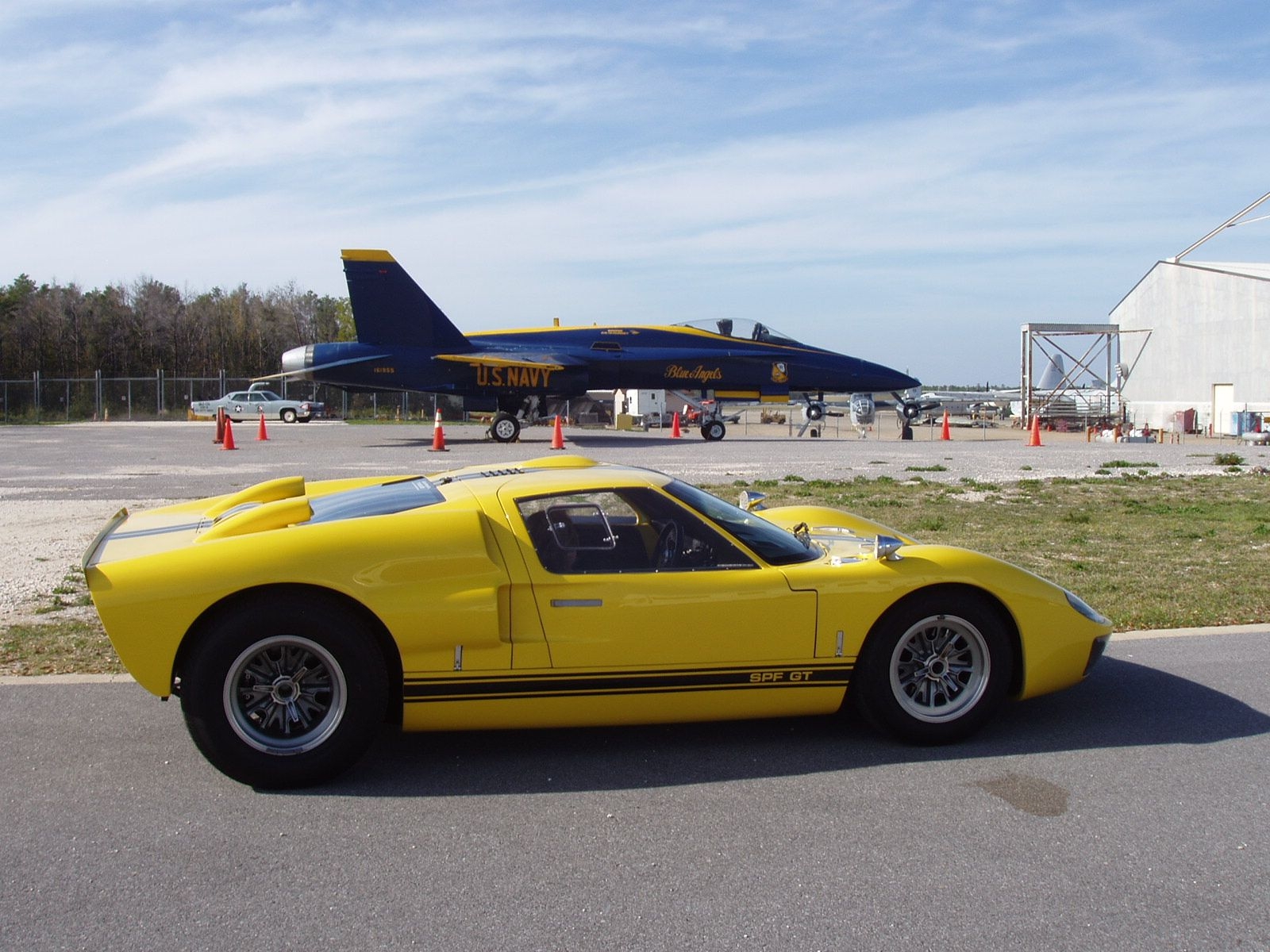 GT40 at NAS Pensacola  w/ F-18